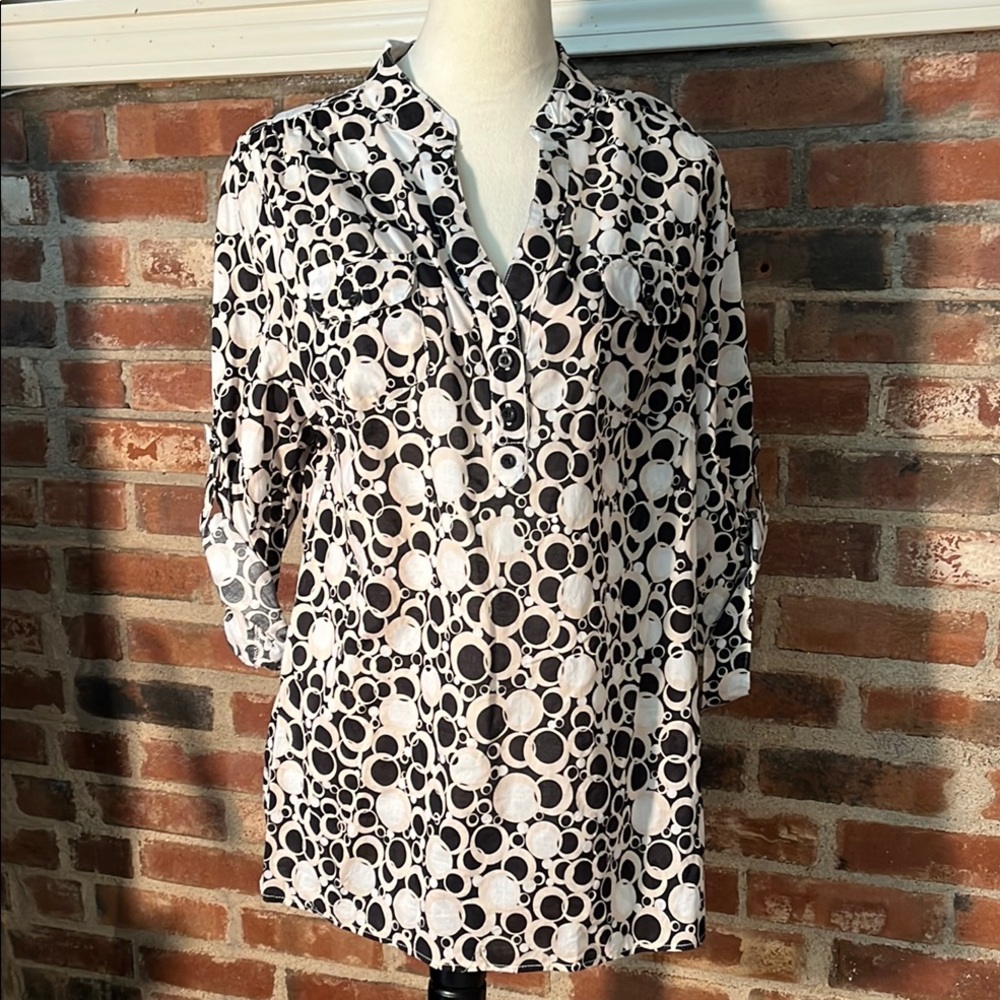 Charlotte Little Woman top size 1X V-neck button front 3/4 sleeve